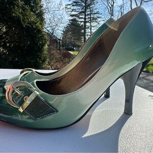 Elegant Two-Tone Green Heels